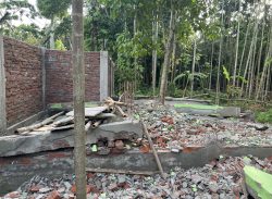 বরিশালে শারীরিক প্রতিবন্ধী ভাইয়ের দোকান ভাংচুর করে জমি দখল! থানায় অভিযোগ