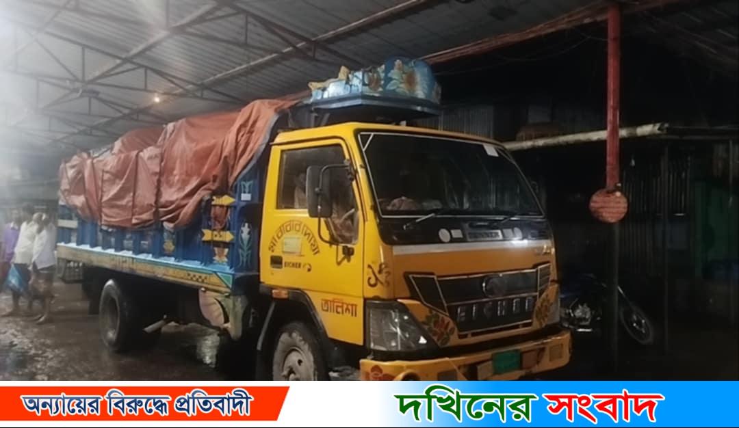 বরিশালে রাতের আঁধারে কোস্ট গার্ডের জব্দকৃত ঝাটকা ইলিশ বিতরণ নিয়ে বিতর্ক